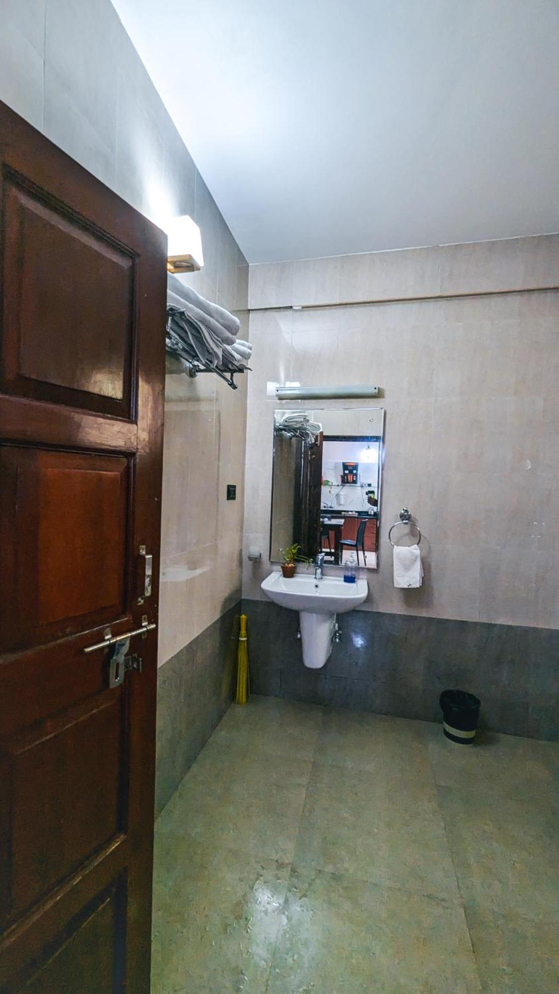 The First House By V3Homestay 4Bhk Private Pool Calangute Luaran gambar